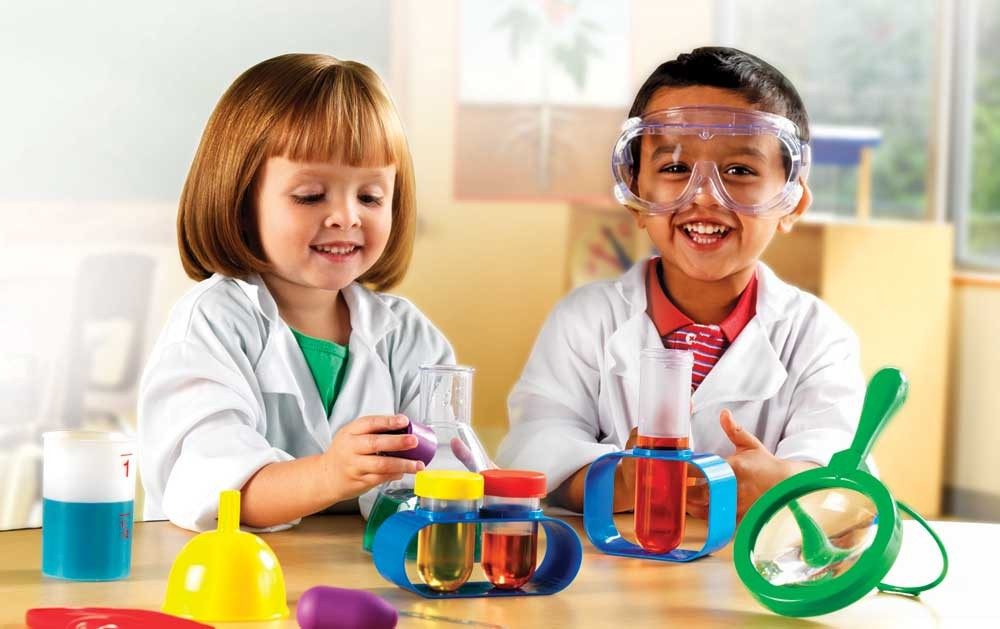 Kids playing science